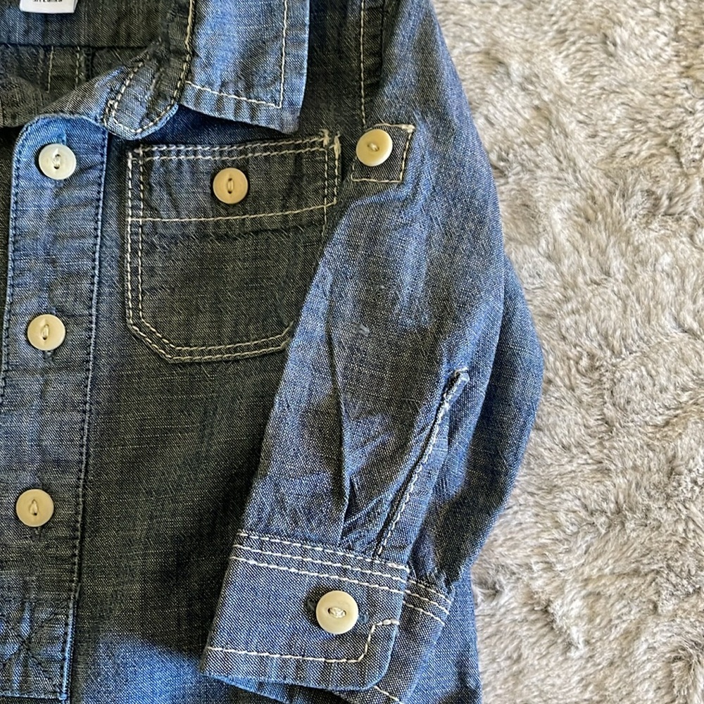 Baby Gap chambray jumpsuit Size 6-12 months Excellent Condition - Picture 3 of 7